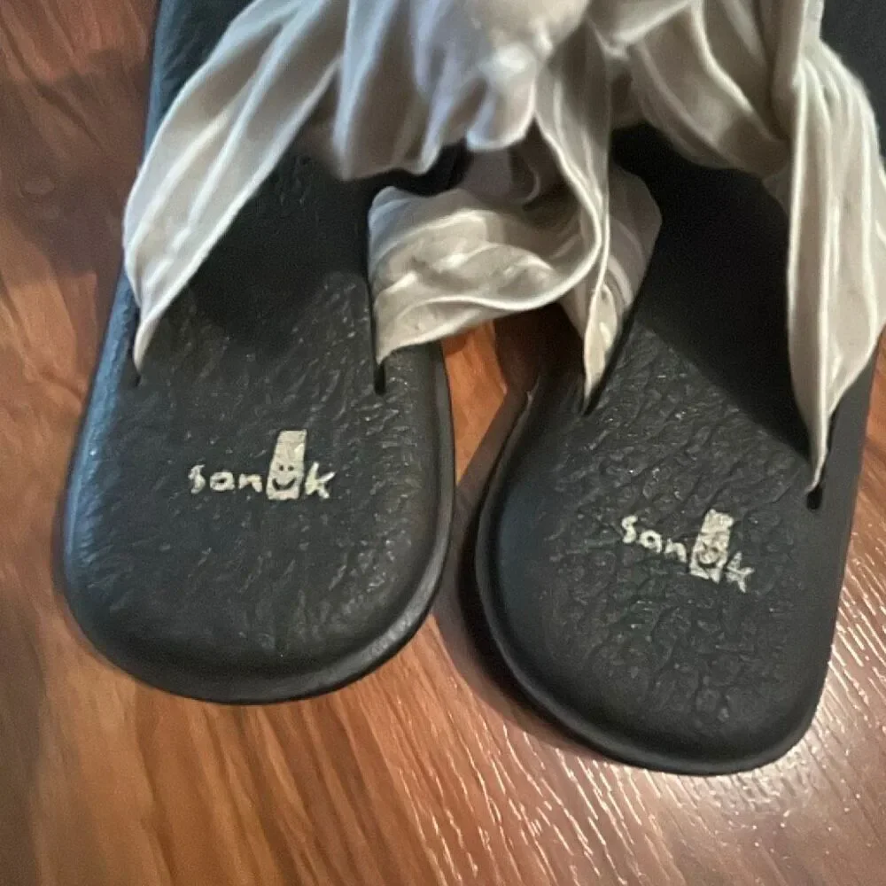 Sanuk cloth sandals